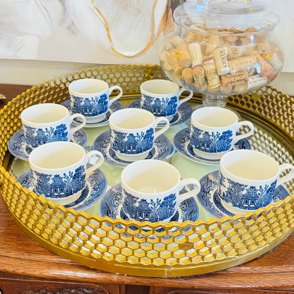Set of 8 CHURCHILL ENGLAND Blue Willow Tea Cups & Saucers
